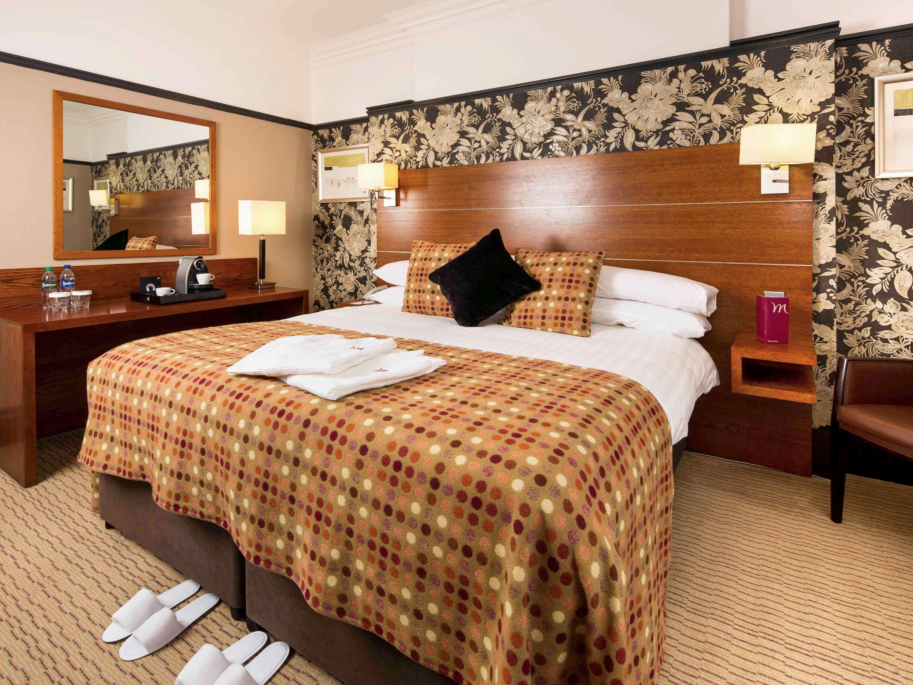 Mercure York Fairfield Manor Hotel Bagian luar foto