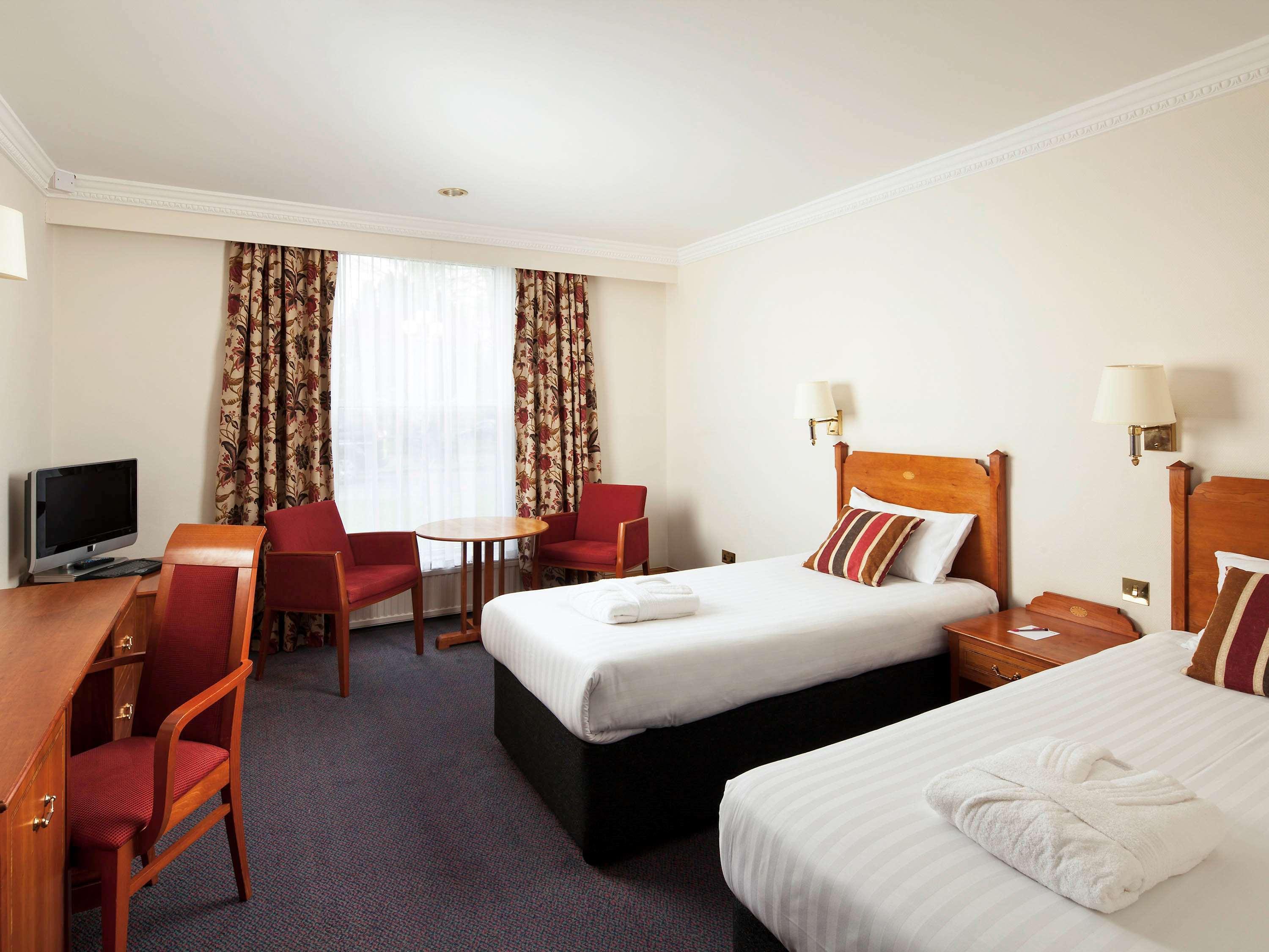 Mercure York Fairfield Manor Hotel Bagian luar foto