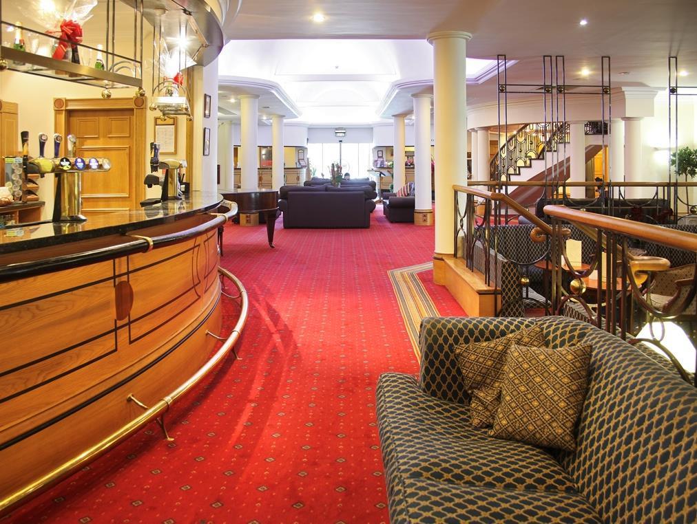 Mercure York Fairfield Manor Hotel Bagian luar foto