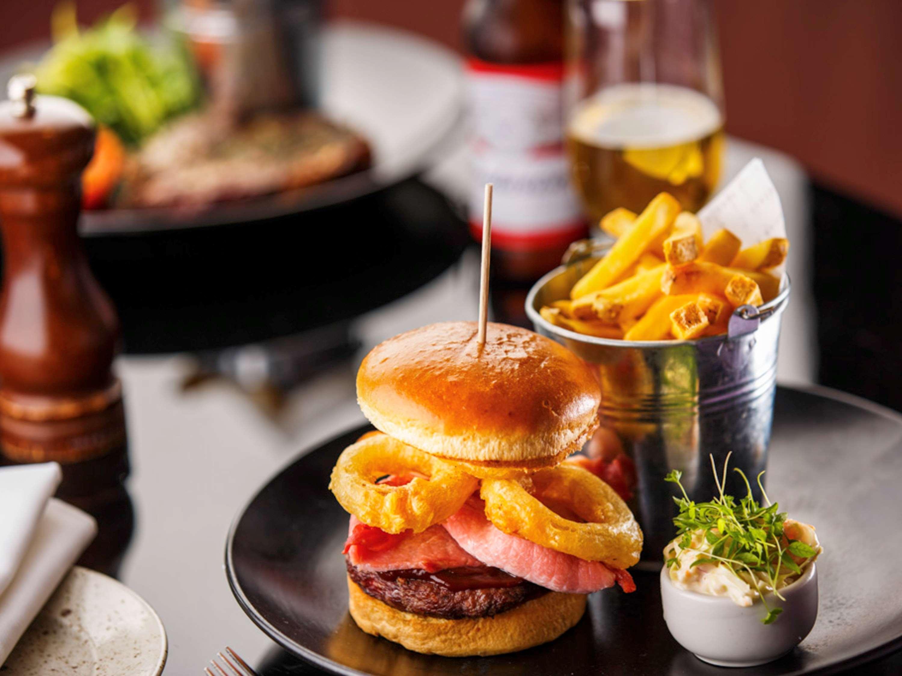 Mercure York Fairfield Manor Hotel Bagian luar foto