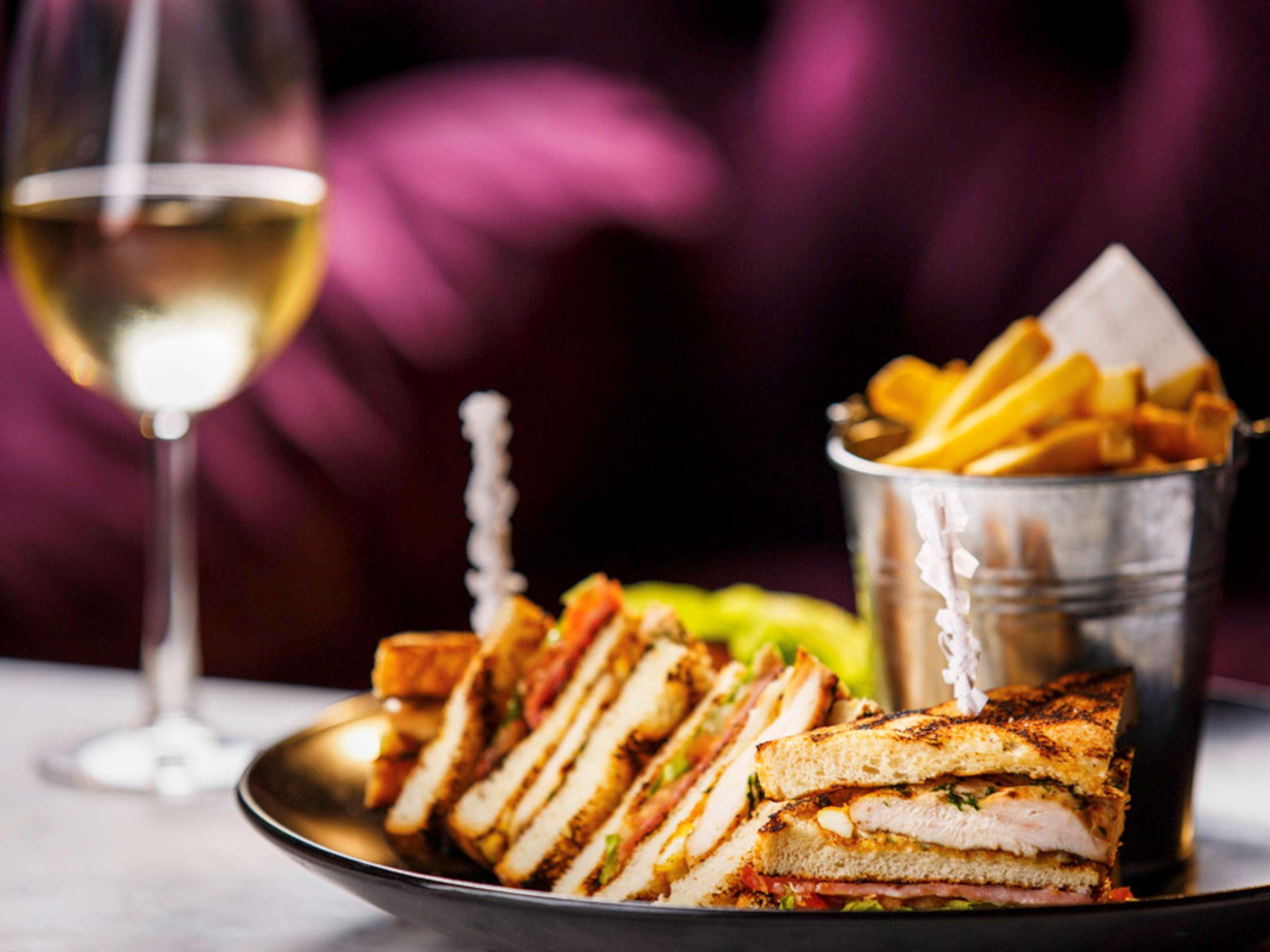Mercure York Fairfield Manor Hotel Bagian luar foto