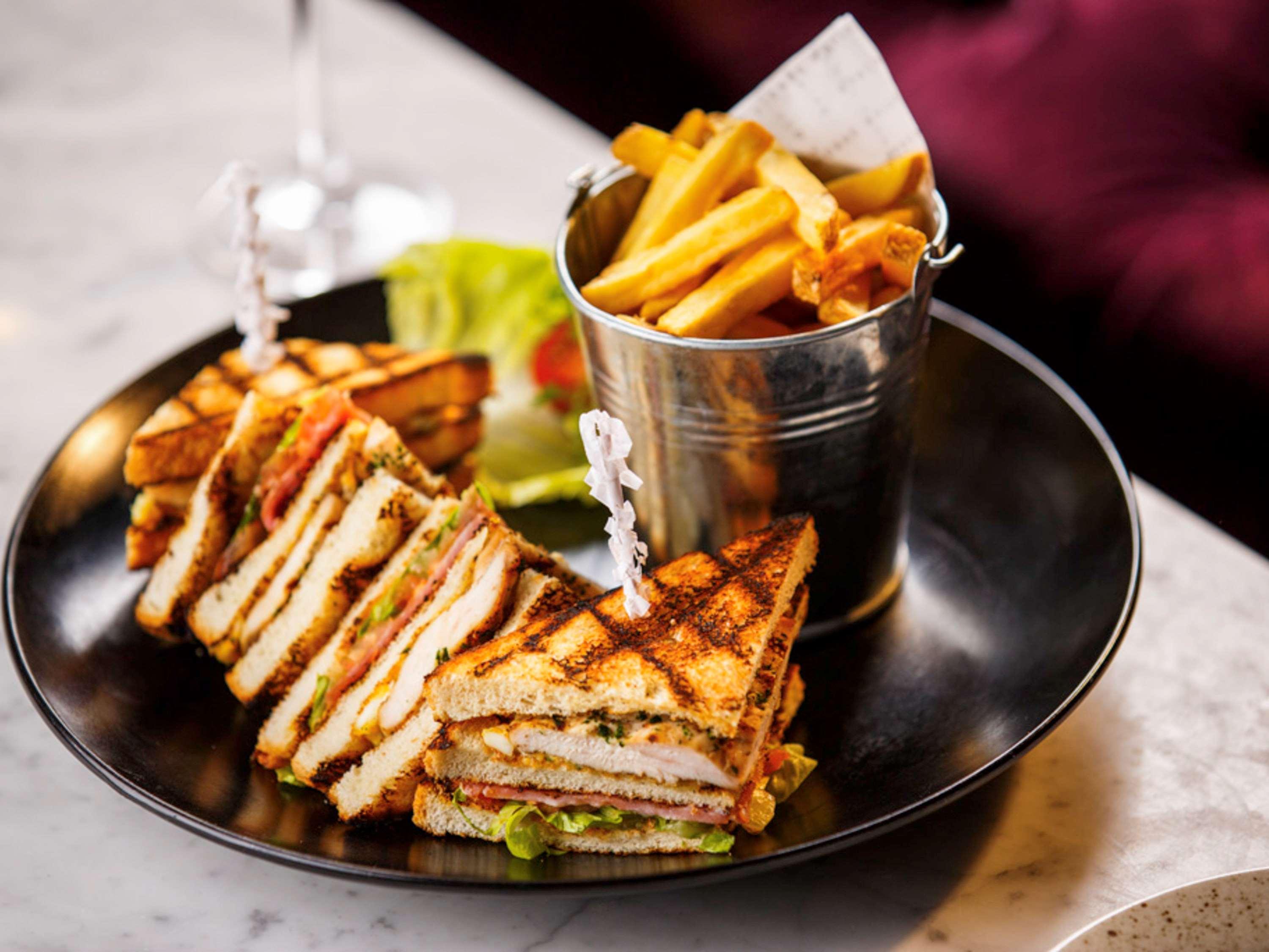 Mercure York Fairfield Manor Hotel Bagian luar foto