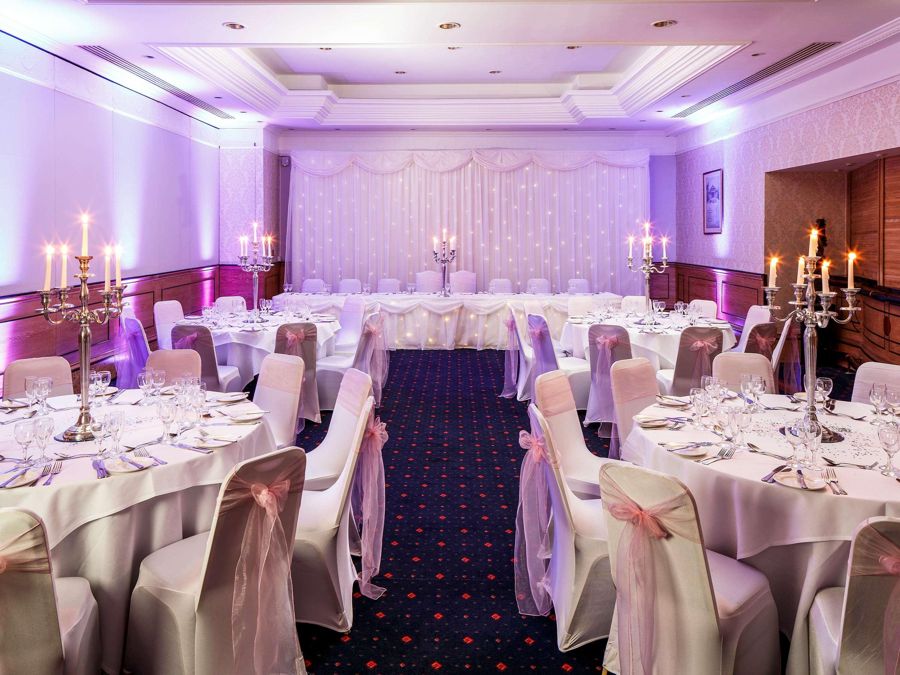 Mercure York Fairfield Manor Hotel Bagian luar foto