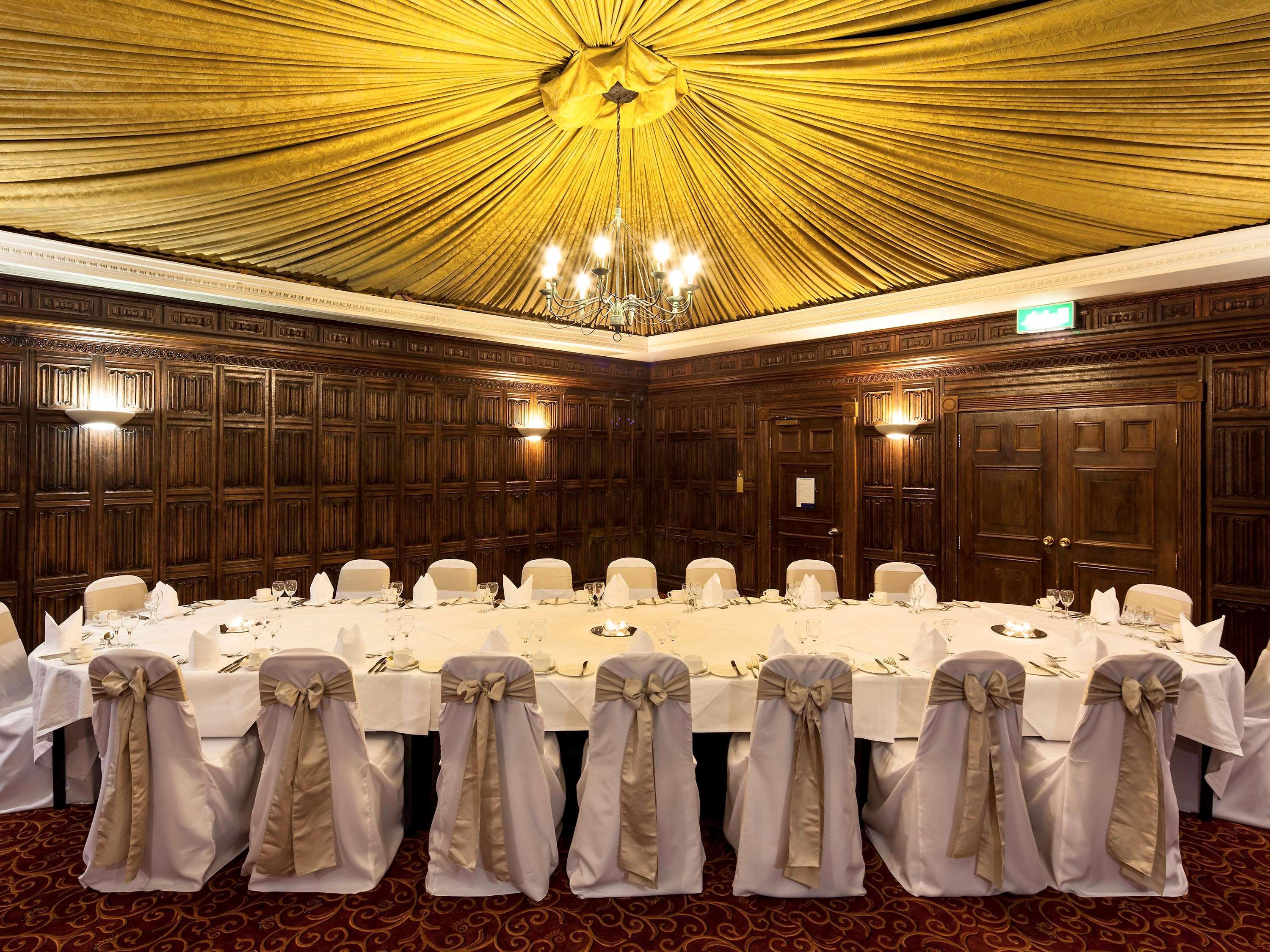 Mercure York Fairfield Manor Hotel Bagian luar foto