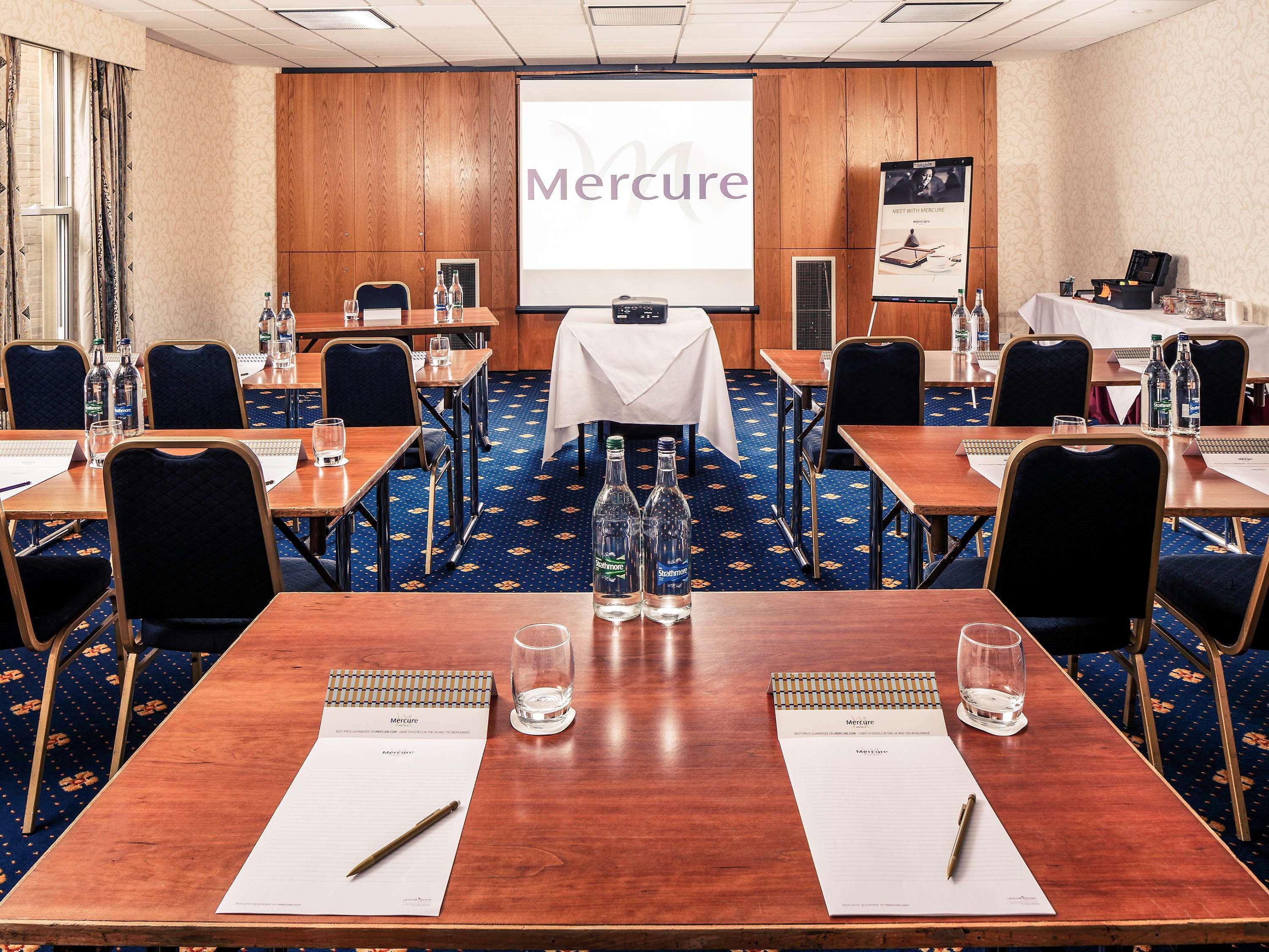 Mercure York Fairfield Manor Hotel Bagian luar foto