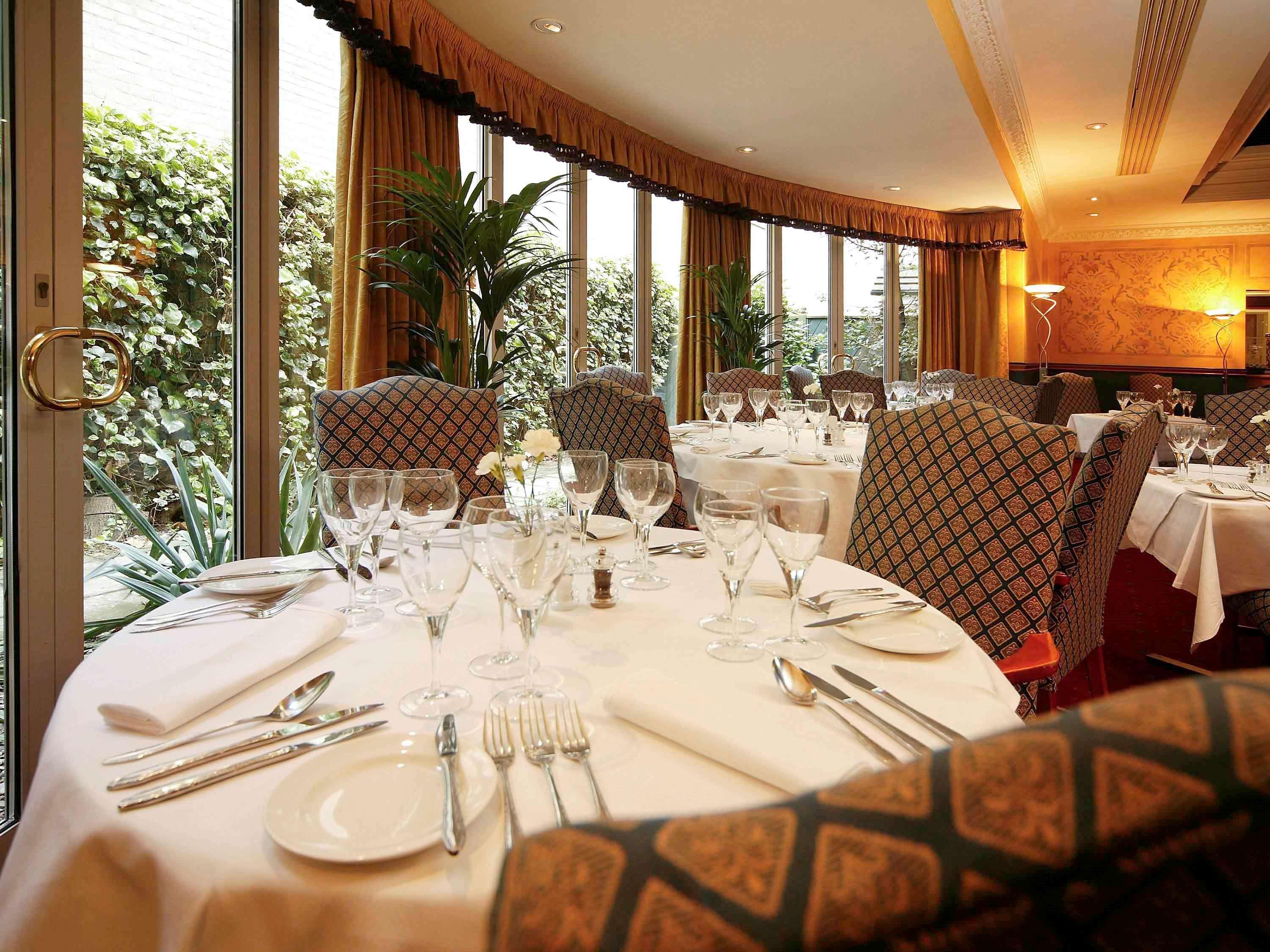 Mercure York Fairfield Manor Hotel Bagian luar foto