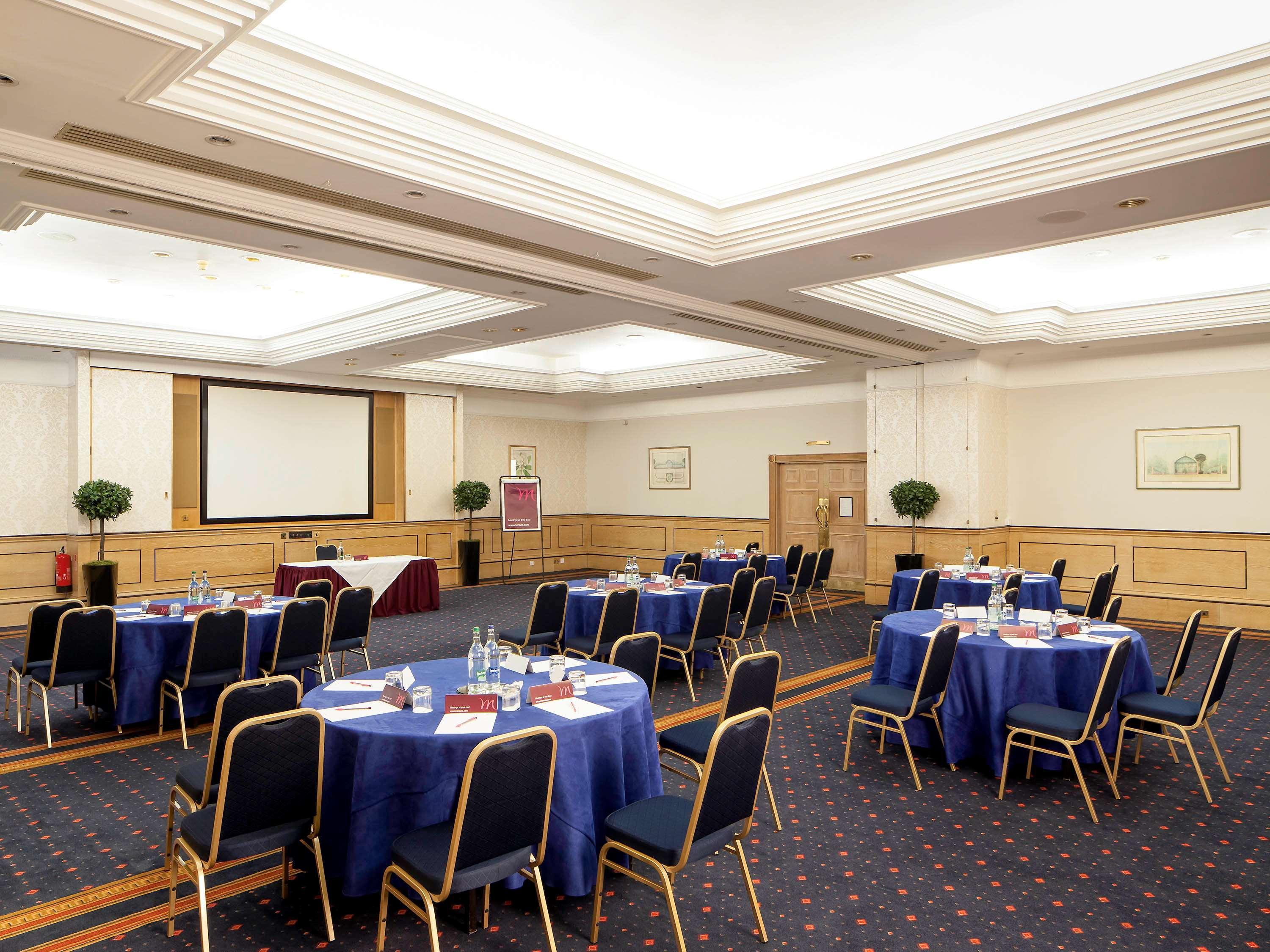 Mercure York Fairfield Manor Hotel Bagian luar foto