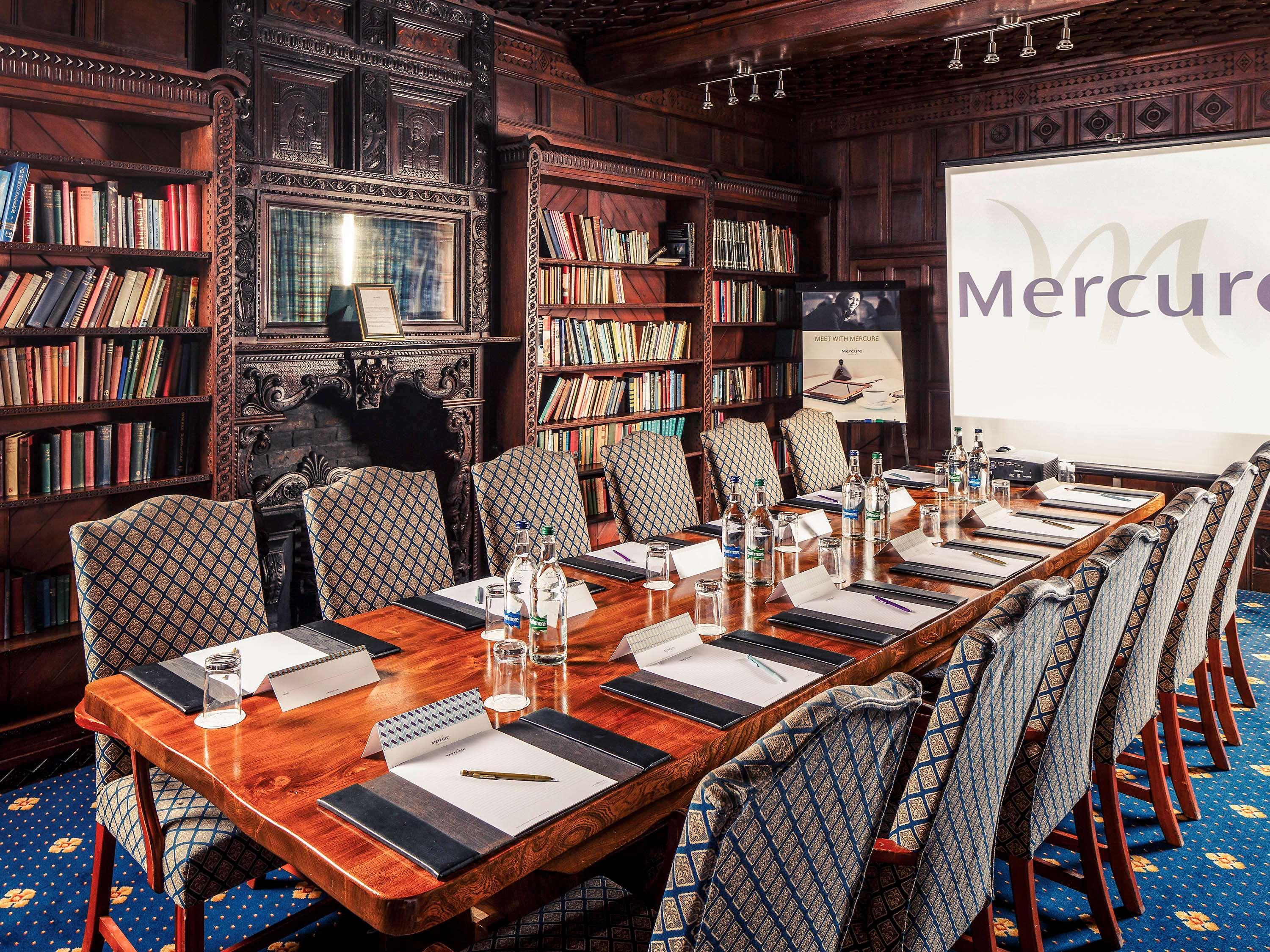Mercure York Fairfield Manor Hotel Bagian luar foto
