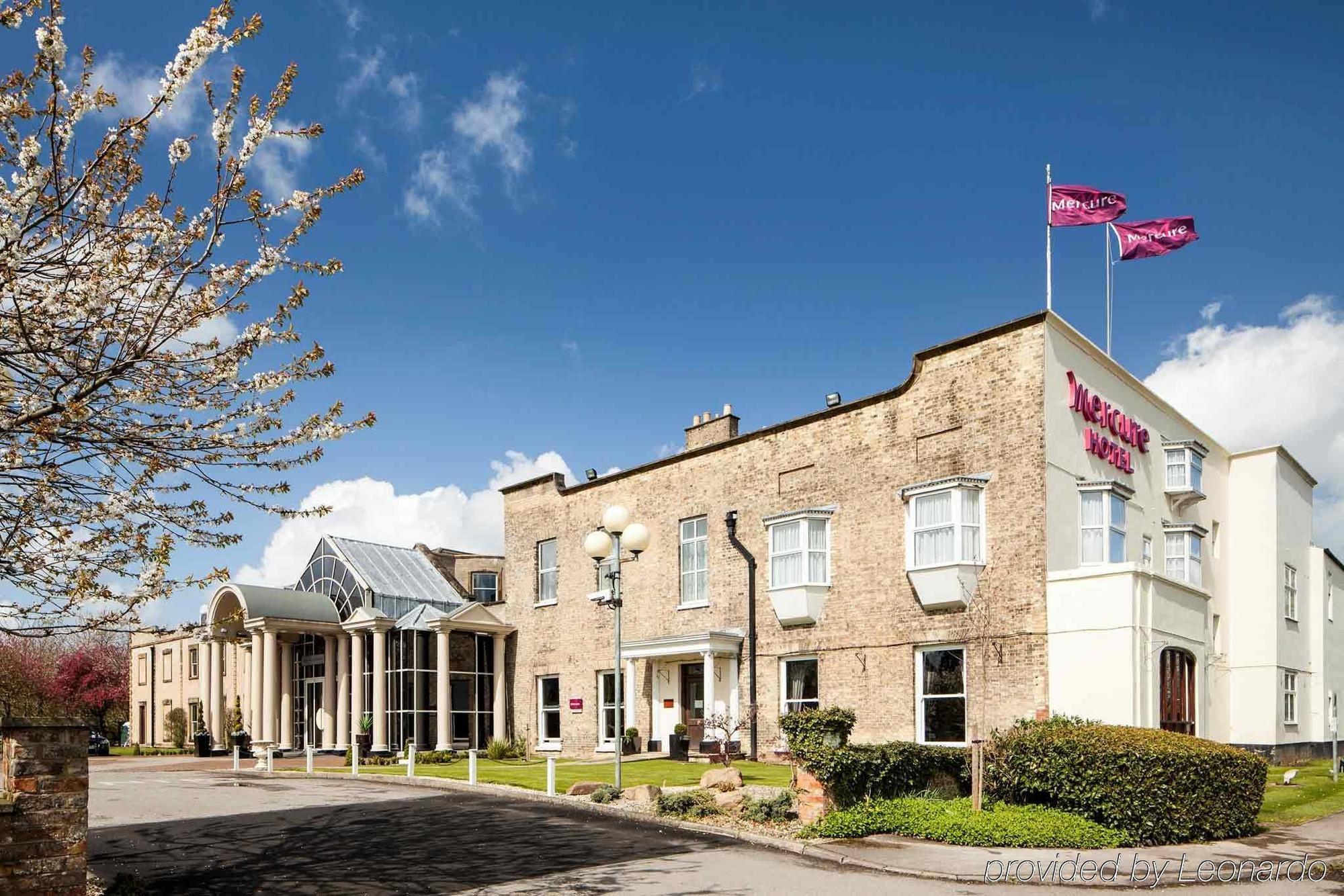 Mercure York Fairfield Manor Hotel Bagian luar foto