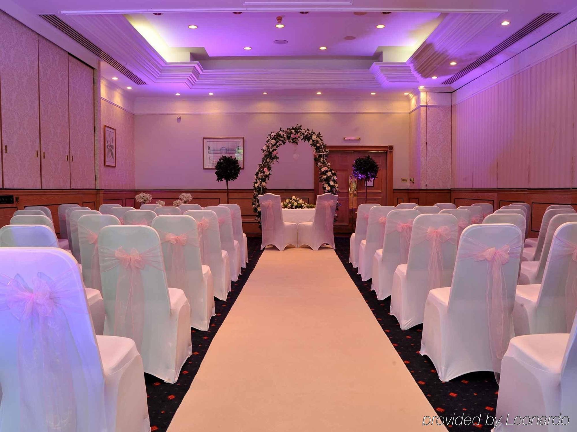 Mercure York Fairfield Manor Hotel Bagian luar foto