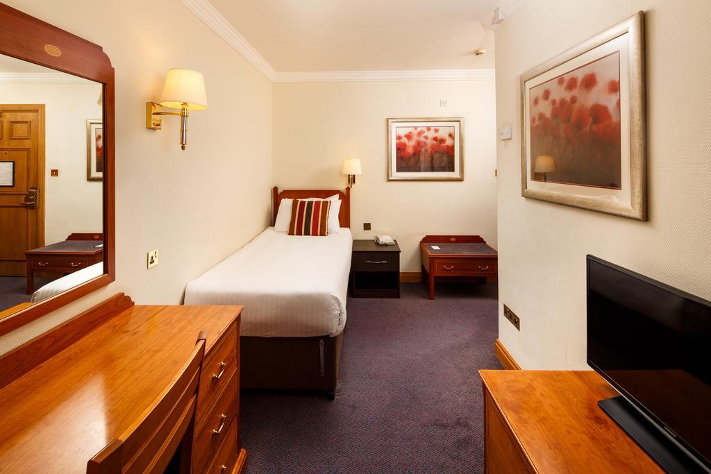 Mercure York Fairfield Manor Hotel Bagian luar foto