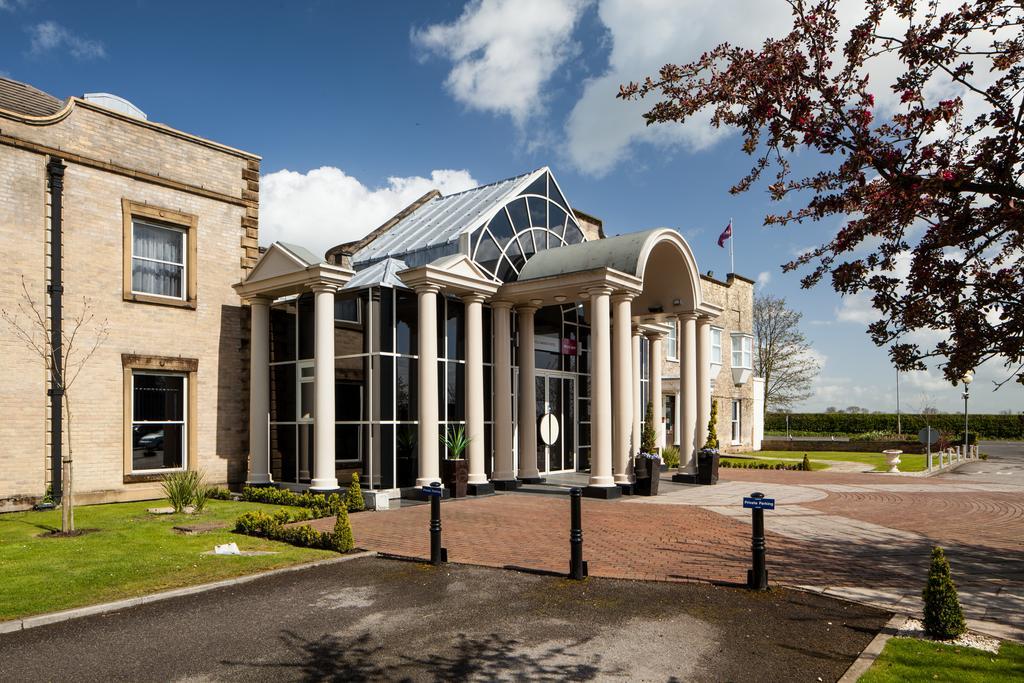 Mercure York Fairfield Manor Hotel Bagian luar foto