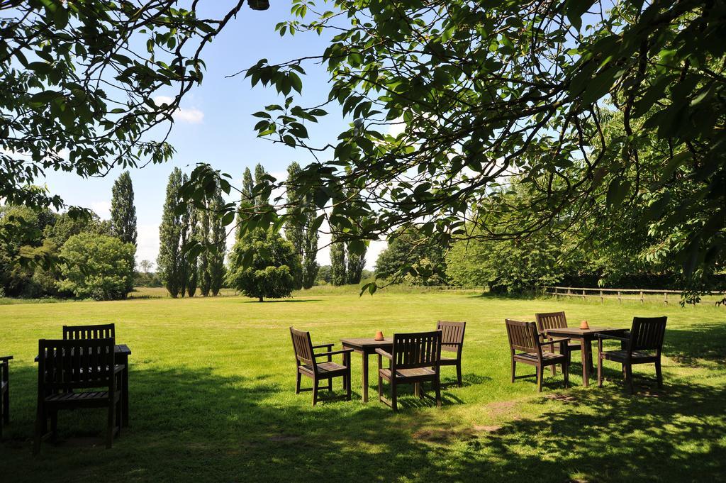 Mercure York Fairfield Manor Hotel Bagian luar foto