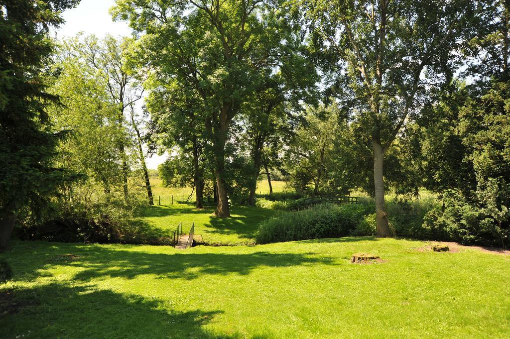 Mercure York Fairfield Manor Hotel Bagian luar foto