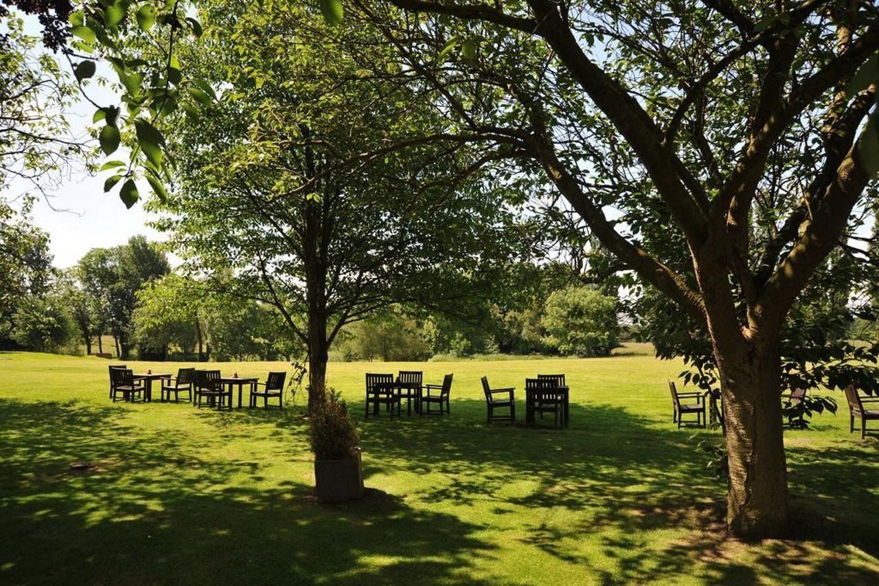 Mercure York Fairfield Manor Hotel Bagian luar foto