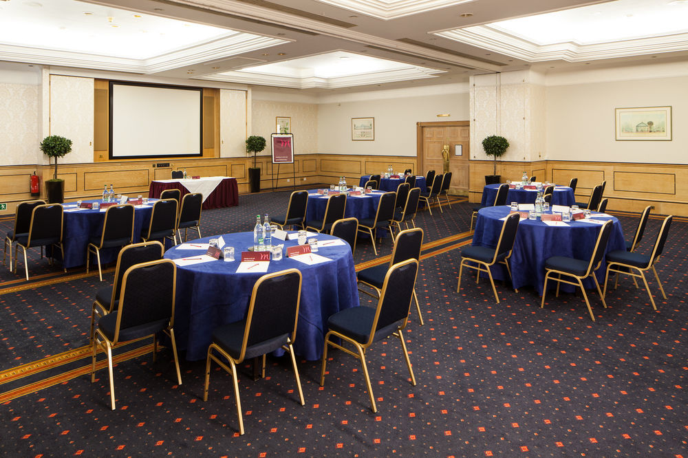 Mercure York Fairfield Manor Hotel Bagian luar foto