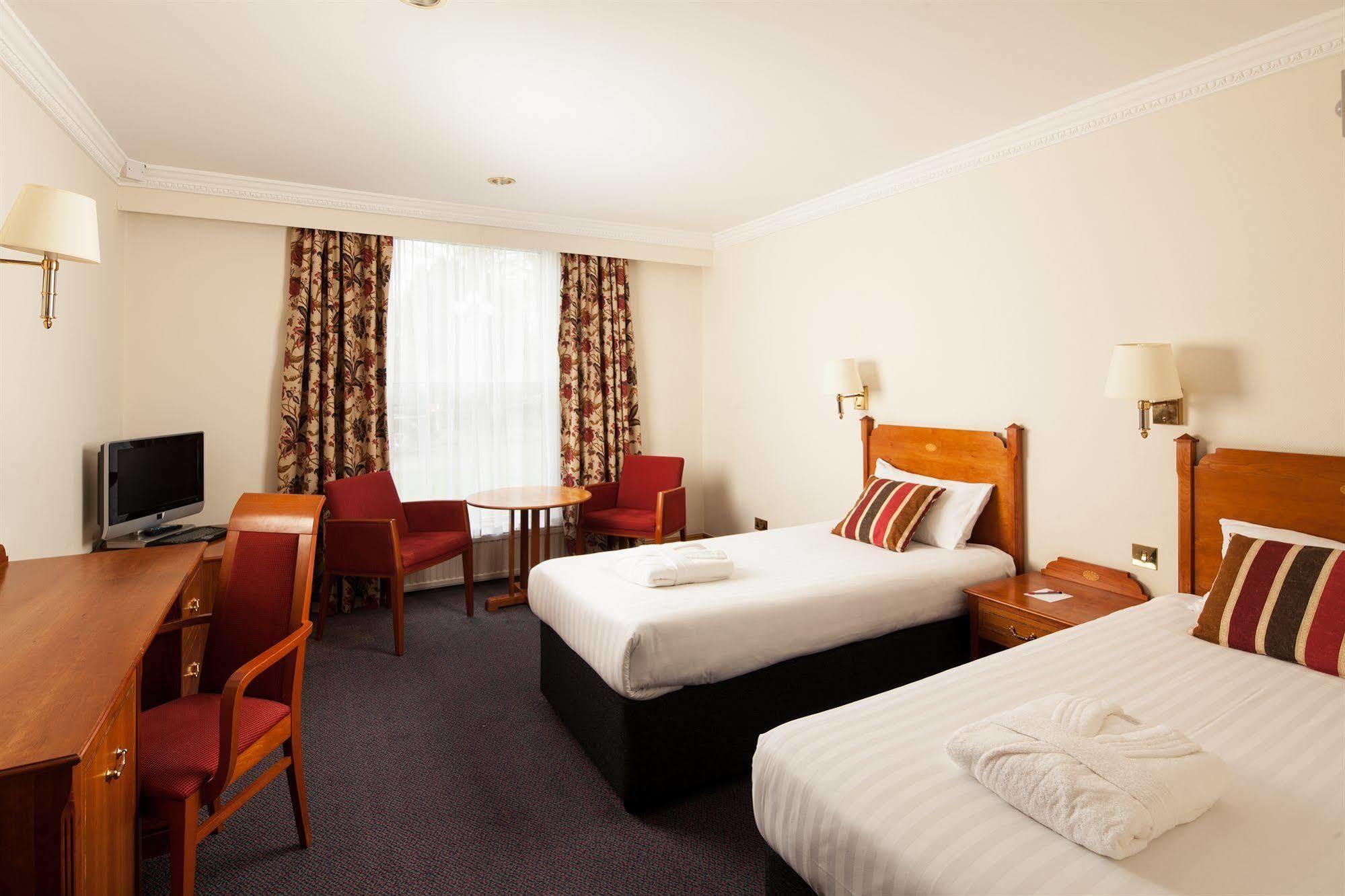 Mercure York Fairfield Manor Hotel Bagian luar foto