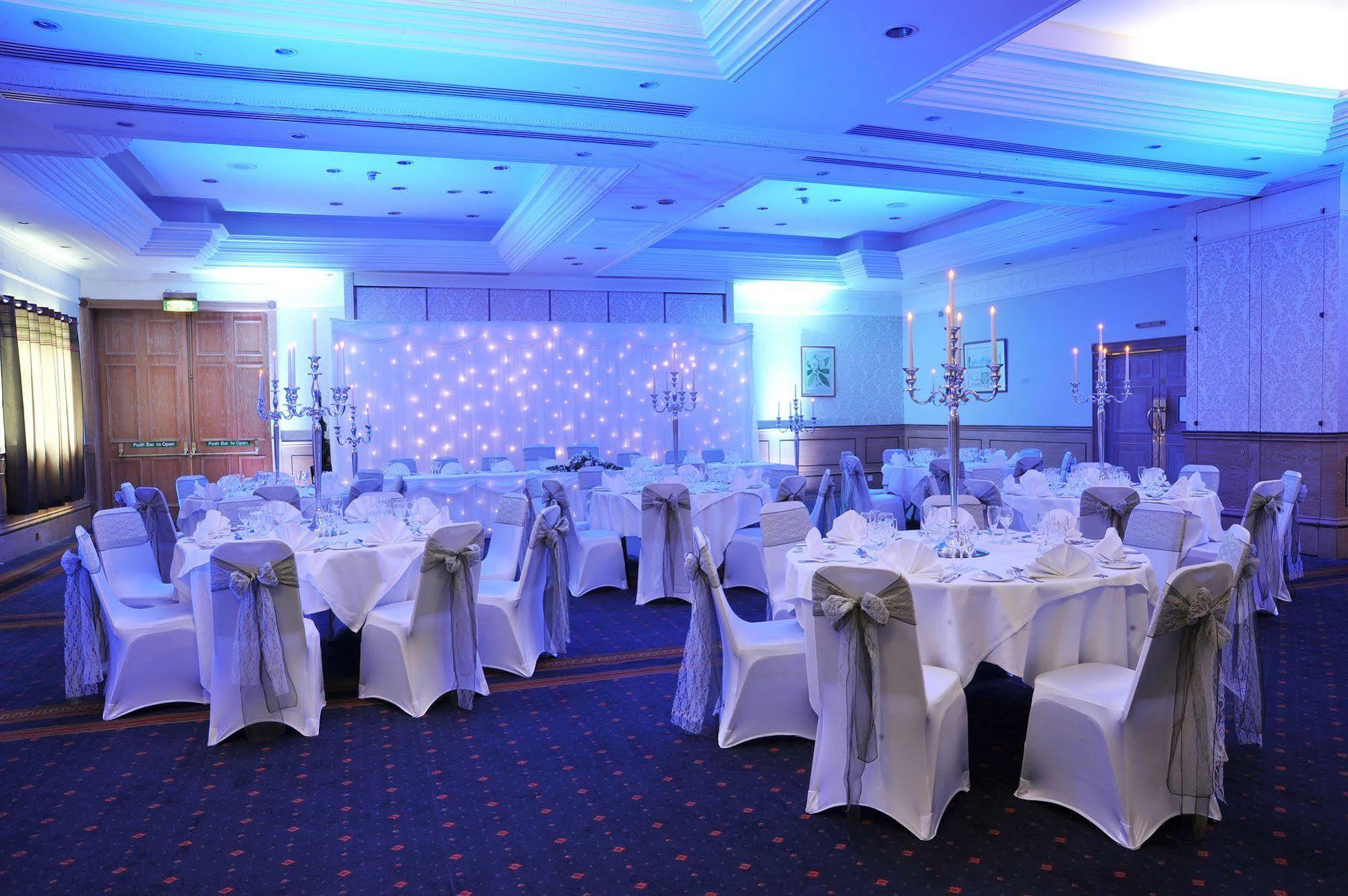 Mercure York Fairfield Manor Hotel Bagian luar foto