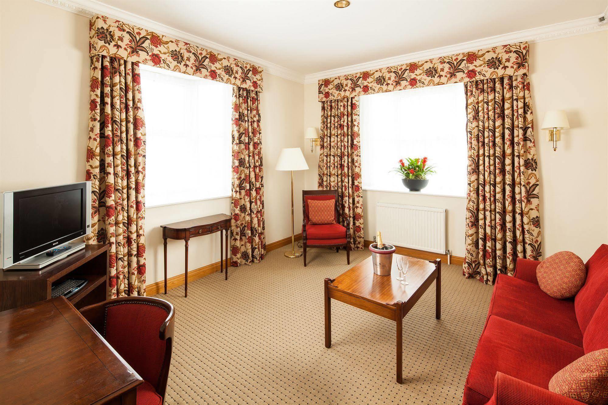 Mercure York Fairfield Manor Hotel Bagian luar foto