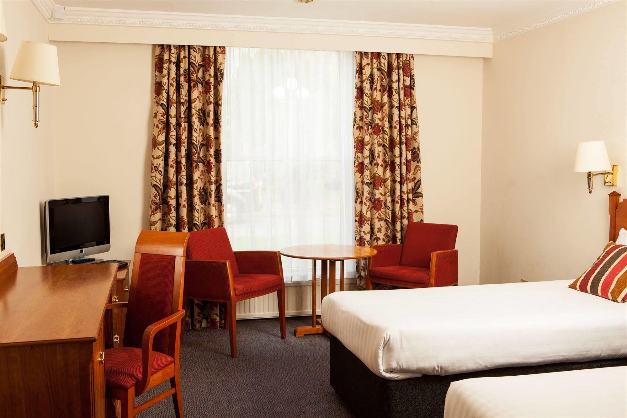 Mercure York Fairfield Manor Hotel Bagian luar foto