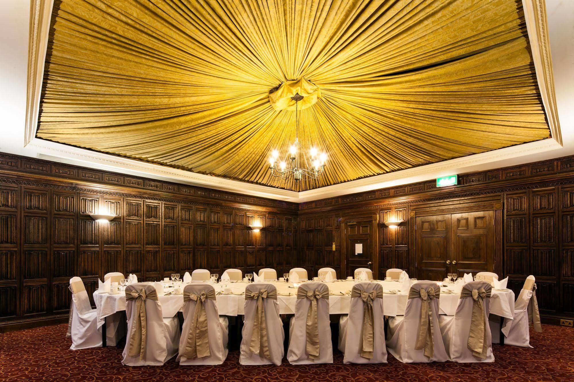 Mercure York Fairfield Manor Hotel Bagian luar foto