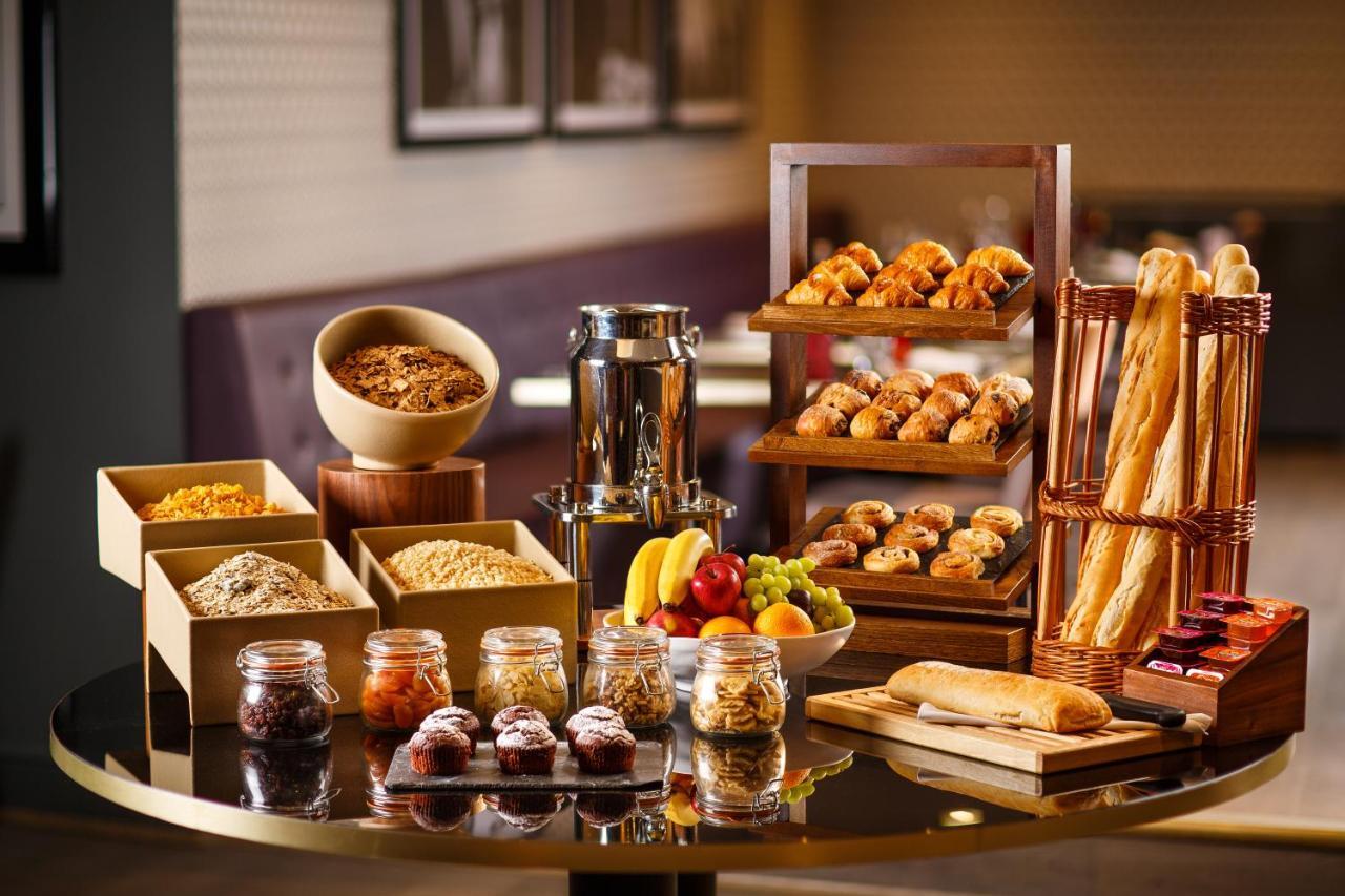 Mercure York Fairfield Manor Hotel Bagian luar foto